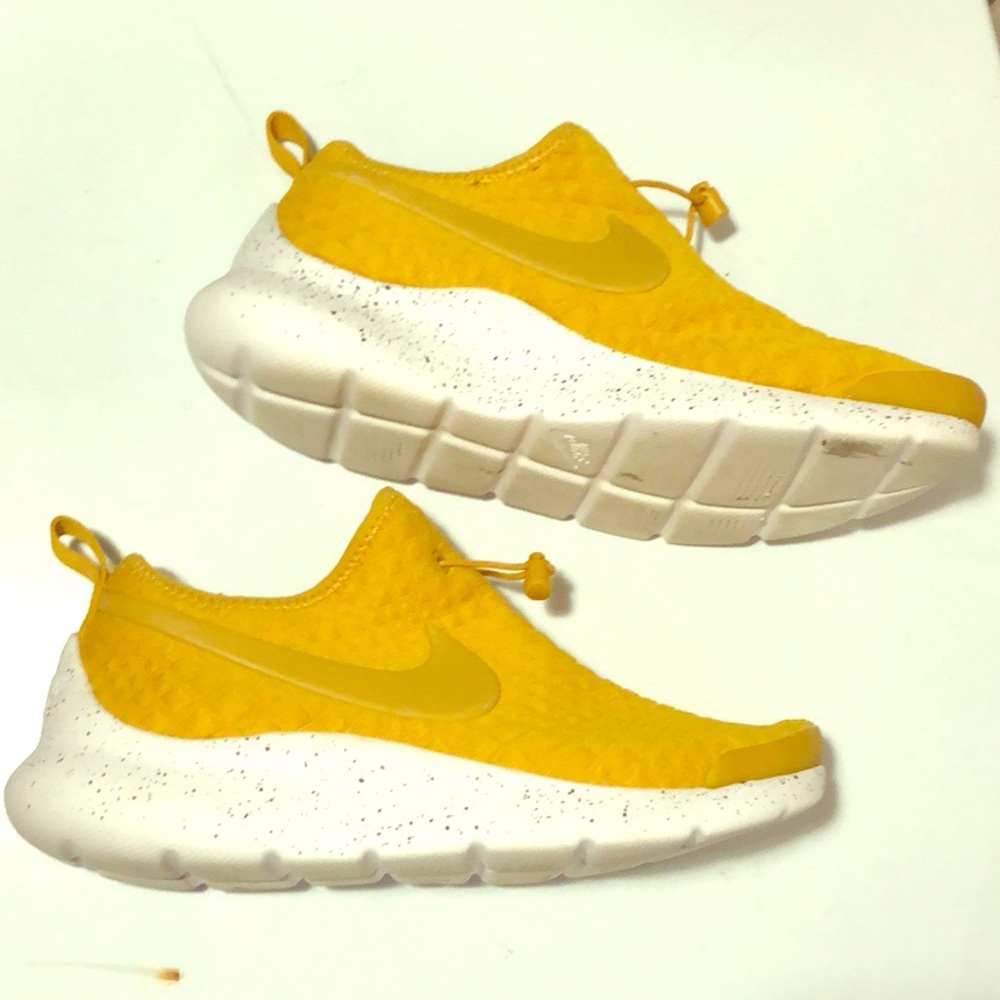 Women’s mustard Nike Sneakers